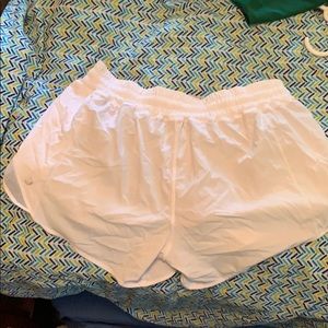 Lululemon hottie hot shorts 2.5 inch